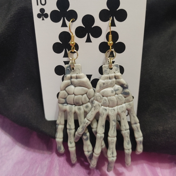 ʕ·ᴥ·ʔ Halloween Skeleton Hand Dangle Earrings - Picture 1 of 2